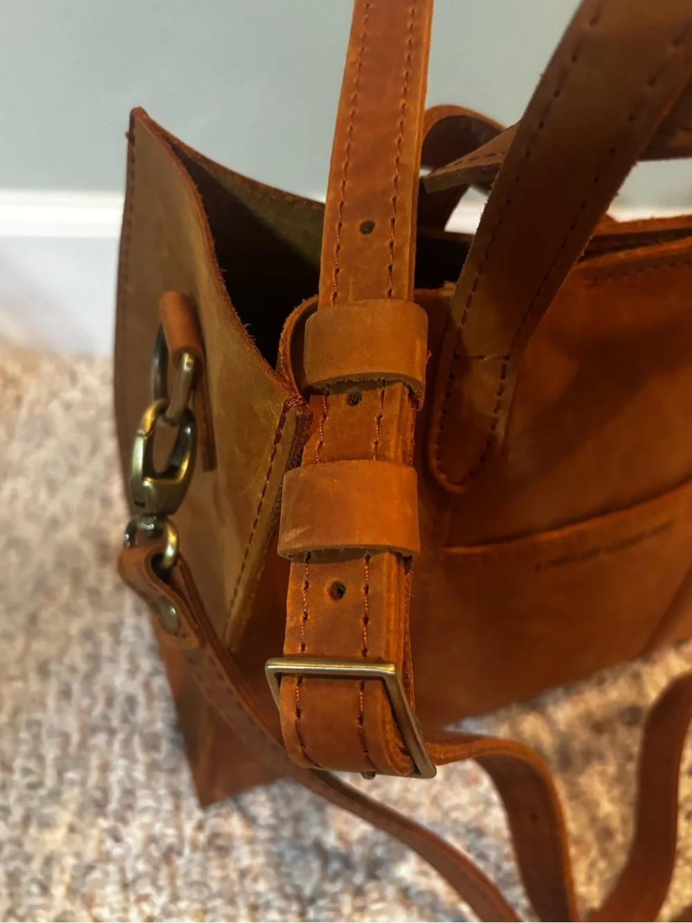Portland Leather Goods Lola crossbody in  brown. Comes w/ the crossbody strap.